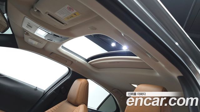 Lexus UX 2019 — photo 19