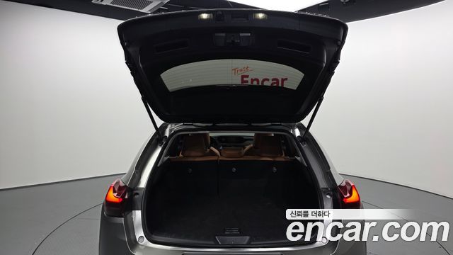 Lexus UX 2019 — photo 20