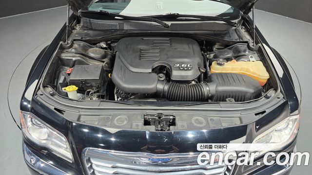 Chrysler 300C 2012 — photo 6