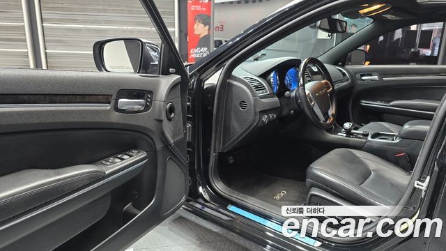 Chrysler 300C 2012 — photo 10