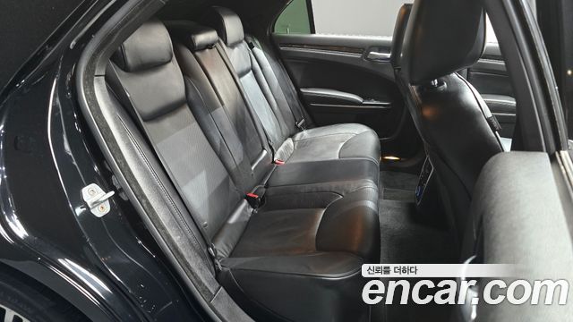Chrysler 300C 2012 — photo 11