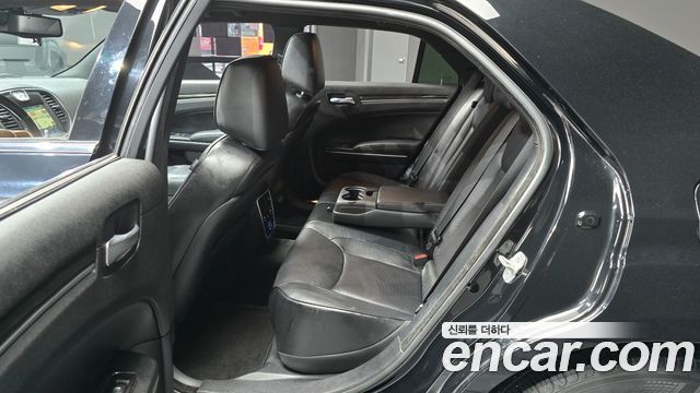 Chrysler 300C 2012 — photo 12