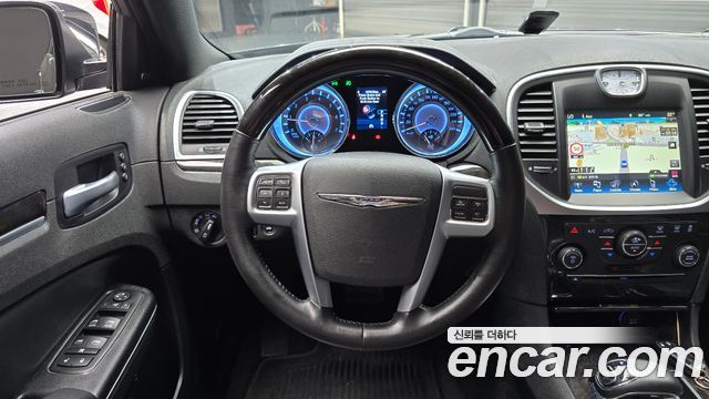 Chrysler 300C 2012 — photo 13