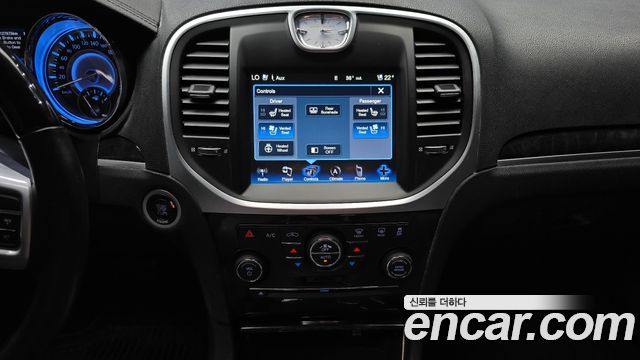 Chrysler 300C 2012 — photo 14