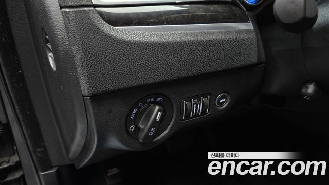 Chrysler 300C 2012 — photo 16