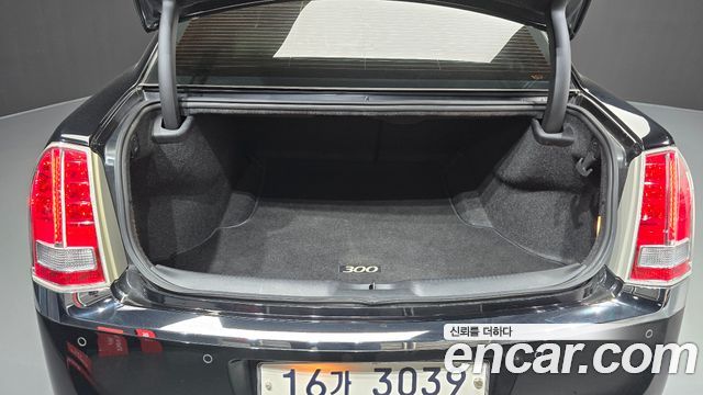 Chrysler 300C 2012 — photo 20