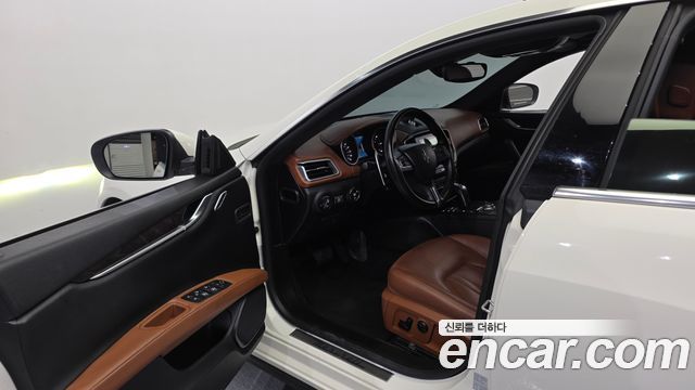 Maserati Ghibli 2019 — photo 13