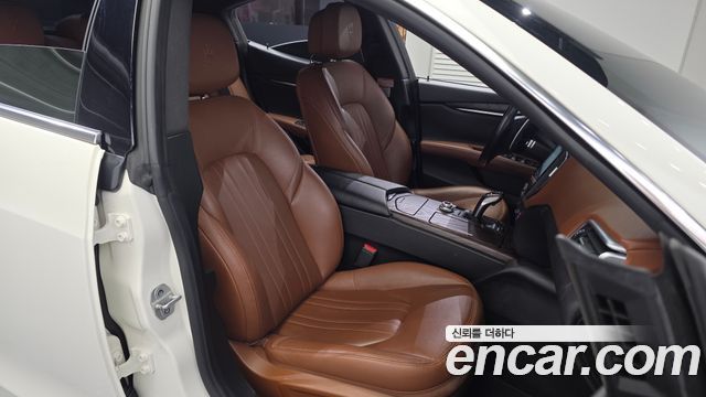 Maserati Ghibli 2019 — photo 16