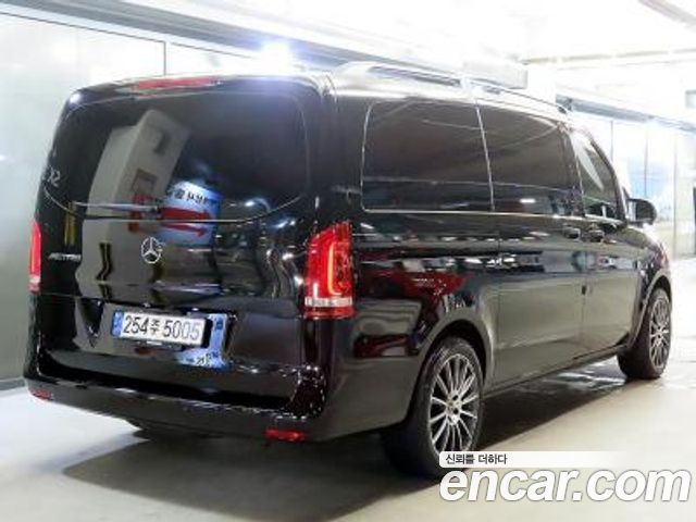 Mercedes-Benz V-Class 2020 — photo 2