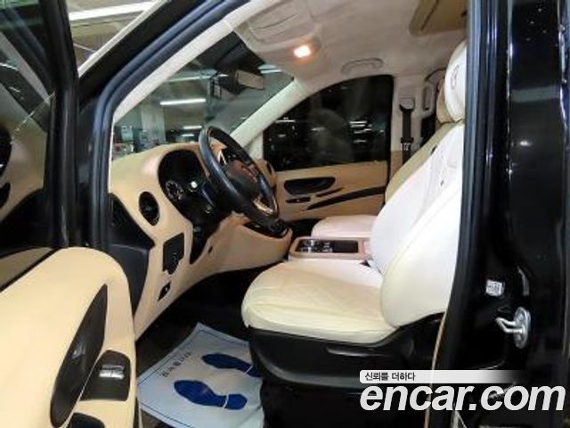 Mercedes-Benz V-Class 2020 — photo 6