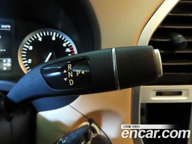 Mercedes-Benz V-Class 2020 — photo 12