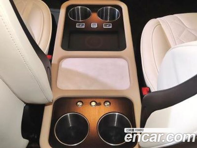 Mercedes-Benz V-Class 2020 — photo 13