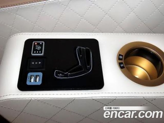 Mercedes-Benz V-Class 2020 — photo 14