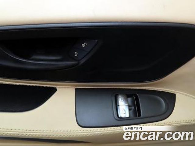 Mercedes-Benz V-Class 2020 — photo 15