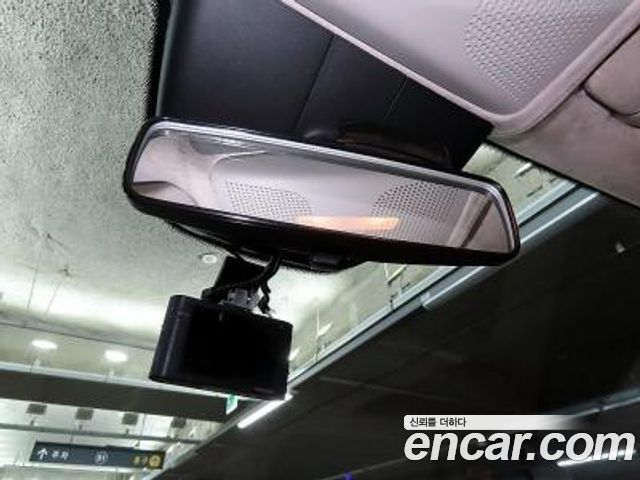 Mercedes-Benz V-Class 2020 — photo 16