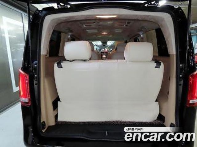 Mercedes-Benz V-Class 2020 — photo 17