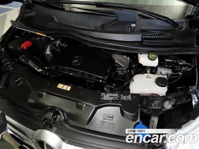 Mercedes-Benz V-Class 2020 — photo 19