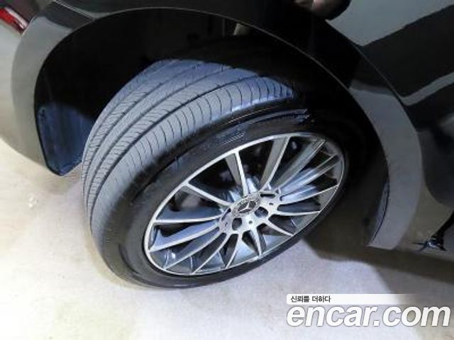 Mercedes-Benz V-Class 2020 — photo 20