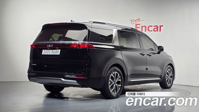 Kia Canival 2023 — photo 2