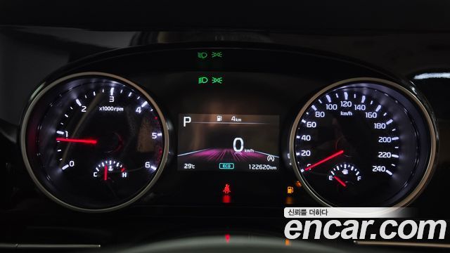 Kia Canival 2023 — photo 11