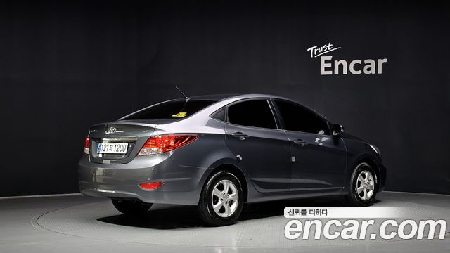 Hyundai Accent 2012 — photo 2