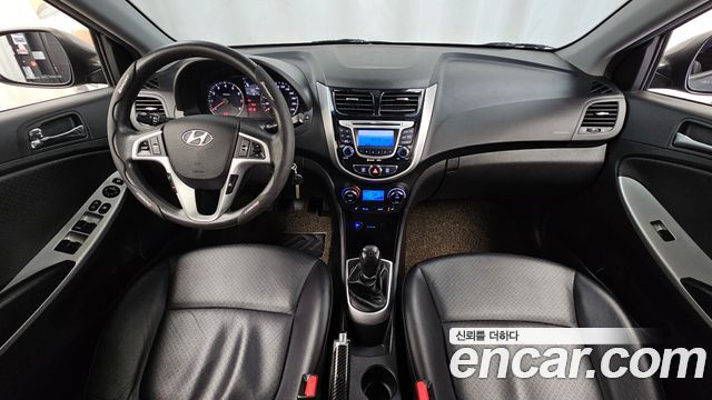 Hyundai Accent 2012 — photo 10