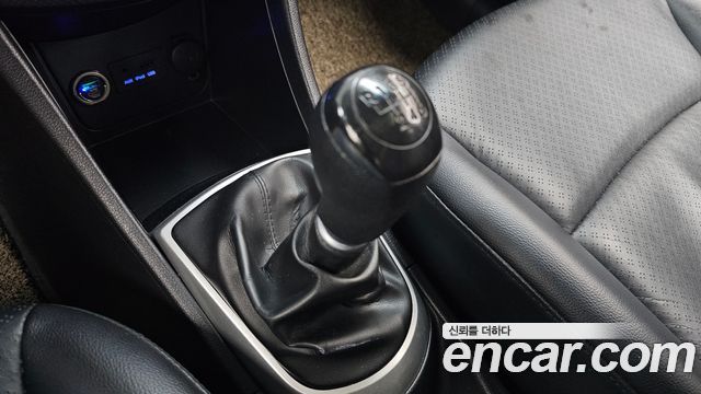 Hyundai Accent 2012 — photo 12