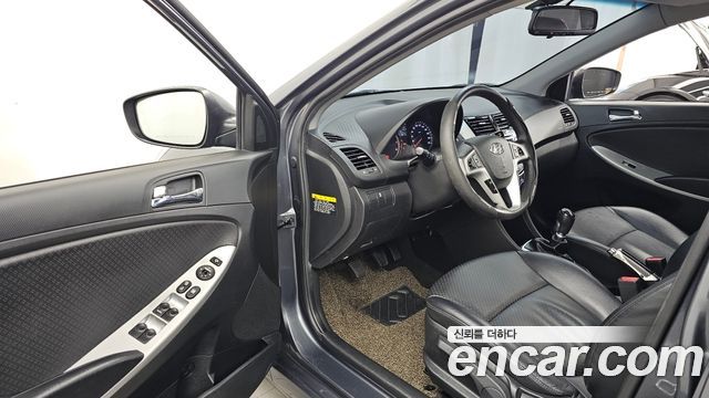 Hyundai Accent 2012 — photo 13