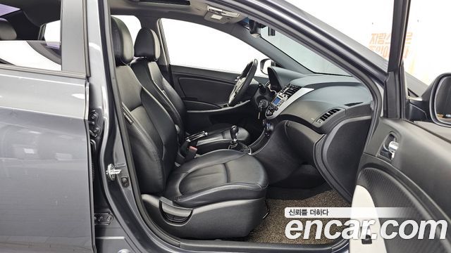 Hyundai Accent 2012 — photo 17