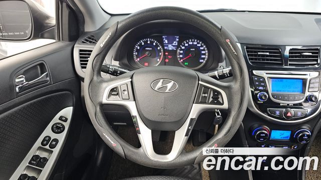 Hyundai Accent 2012 — photo 19