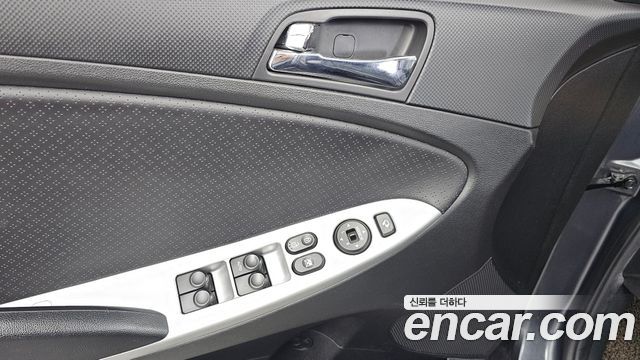 Hyundai Accent 2012 — photo 25