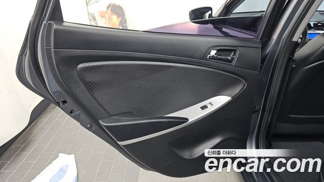 Hyundai Accent 2012 — photo 15
