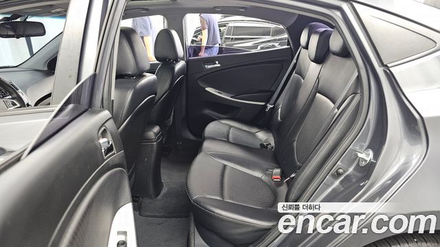 Hyundai Accent 2012 — photo 16
