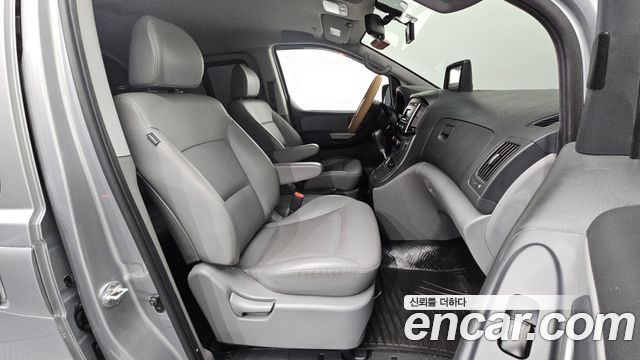 Hyundai Starex 2019 — photo 16