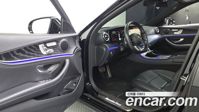 Mercedes-Benz E-Class 2021 — photo 13