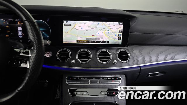 Mercedes-Benz E-Class 2021 — photo 20