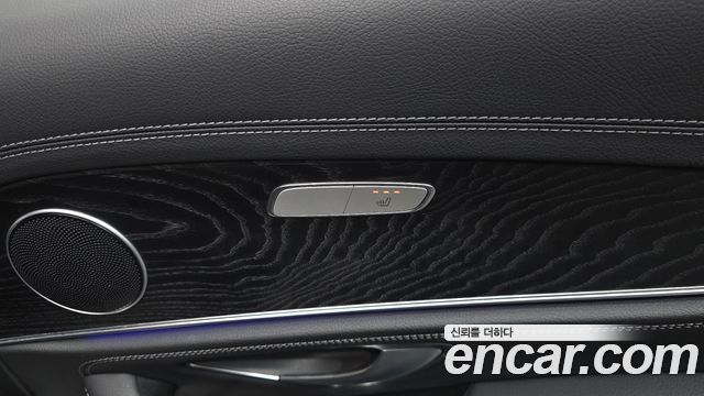 Mercedes-Benz E-Class 2021 — photo 24