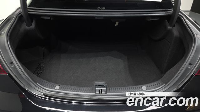 Mercedes-Benz E-Class 2021 — photo 26