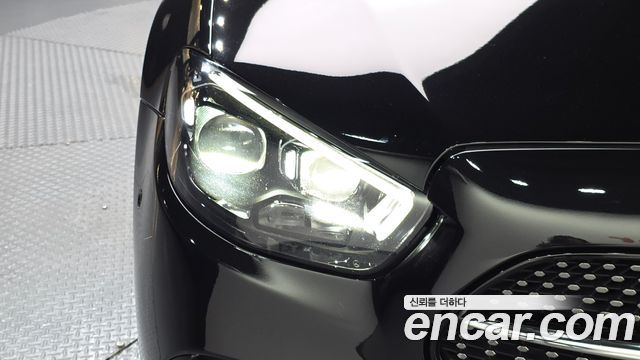 Mercedes-Benz E-Class 2021 — photo 8