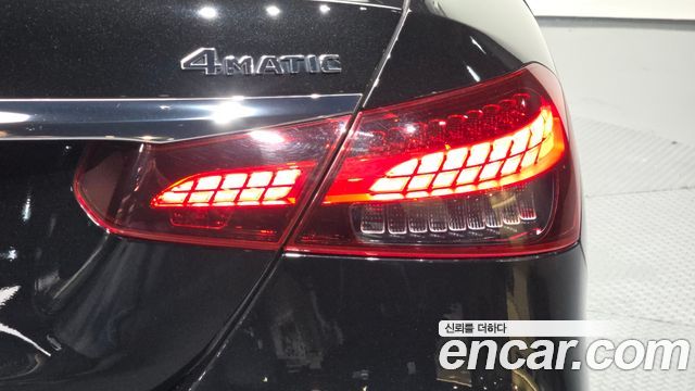 Mercedes-Benz E-Class 2021 — photo 9
