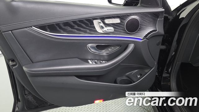 Mercedes-Benz E-Class 2021 — photo 14
