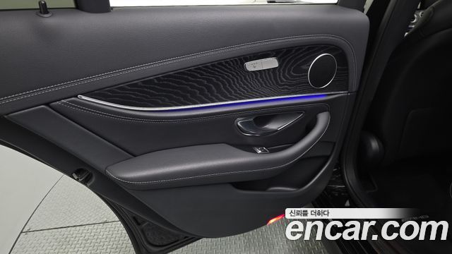 Mercedes-Benz E-Class 2021 — photo 15