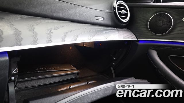 Mercedes-Benz E-Class 2021 — photo 32
