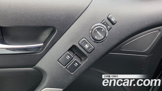 Hyundai Genesis 2009 — photo 24