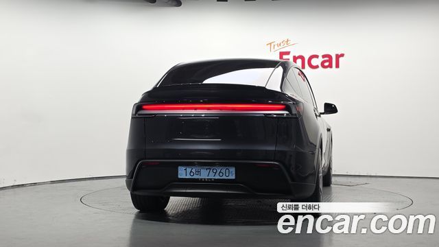 Tesla Model Y 2026 — photo 4