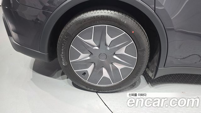 Tesla Model Y 2026 — photo 5