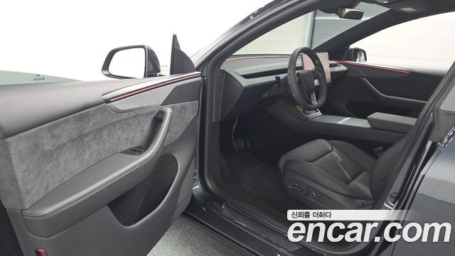 Tesla Model Y 2026 — photo 13