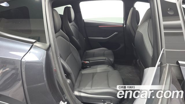Tesla Model Y 2026 — photo 17