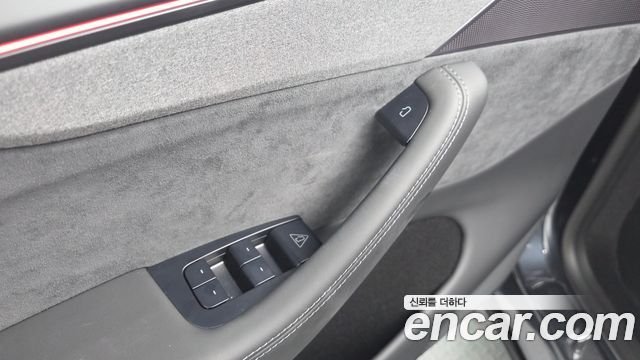 Tesla Model Y 2026 — photo 25