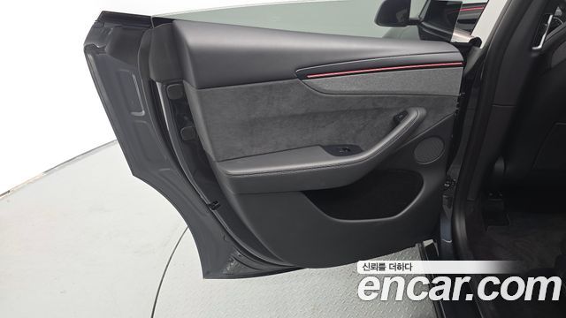 Tesla Model Y 2026 — photo 15